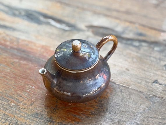 Teapot in black iridescent glaze 250 ml — photo 4 of 10