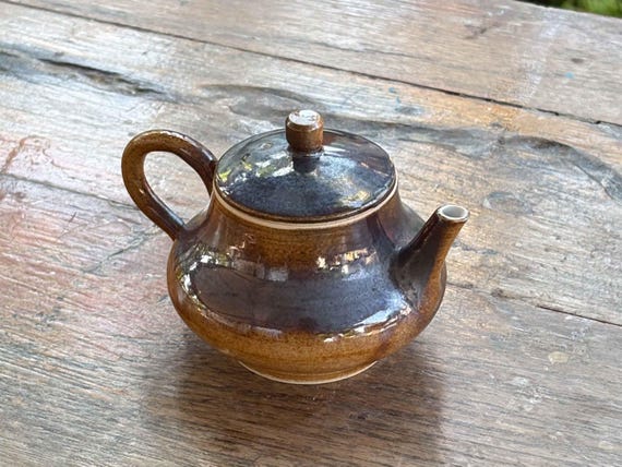 Teapot in black iridescent glaze 250 ml — photo 2 of 10