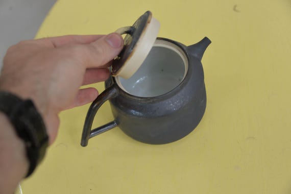 Teapot in matt black glaze — photo 8 of 10
